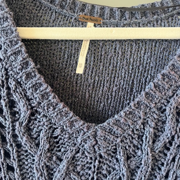 ✨FREE PEOPLE DISTRESSED SWEATER - Picture 3 of 4